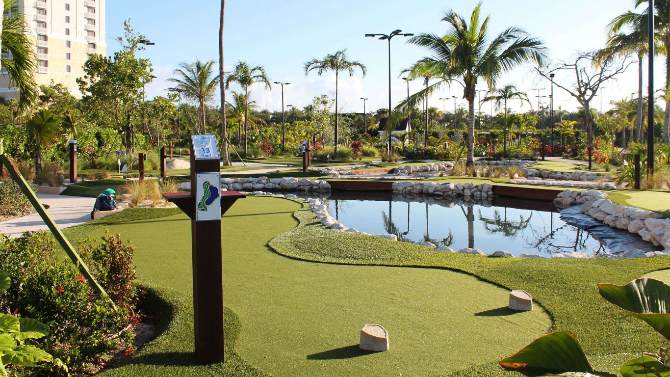 mini blue miniature golf course
